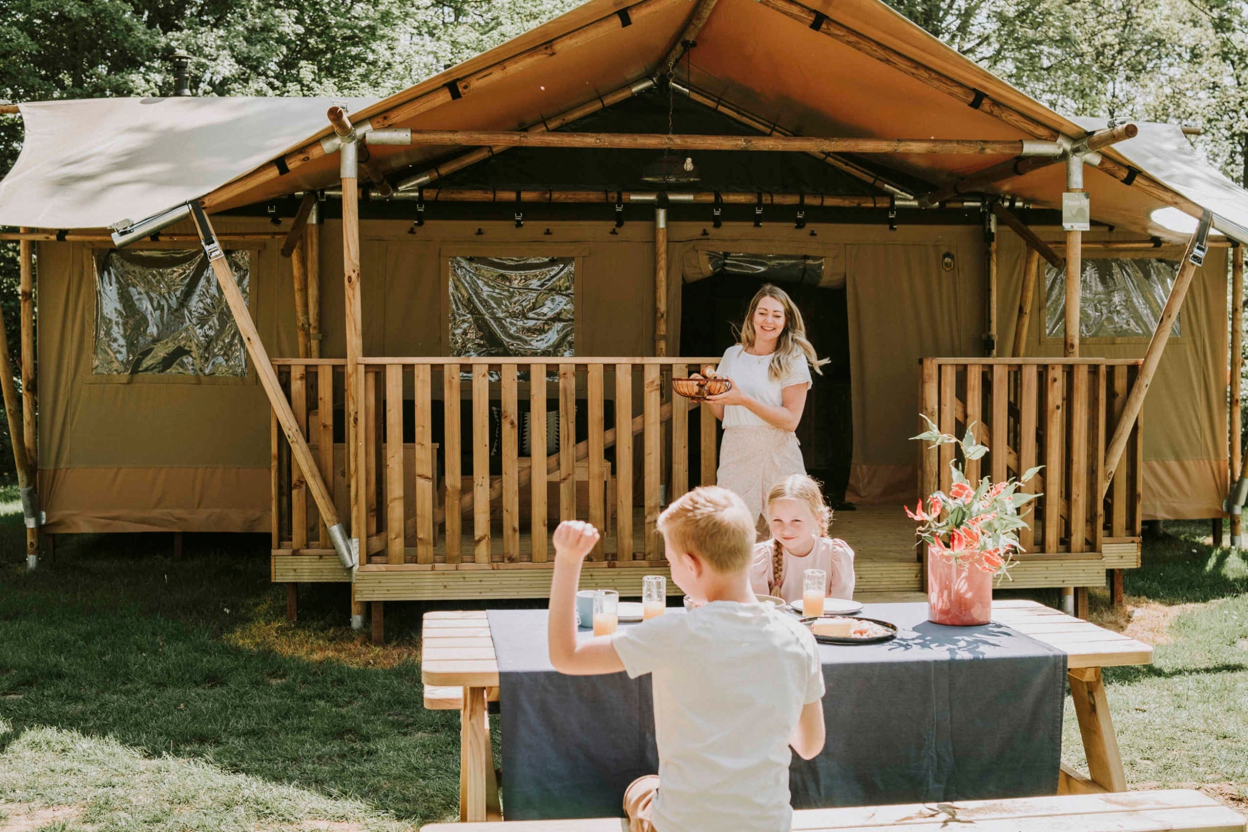 terras-luxe-lodgetent-pauw-vakantiepark-dieren