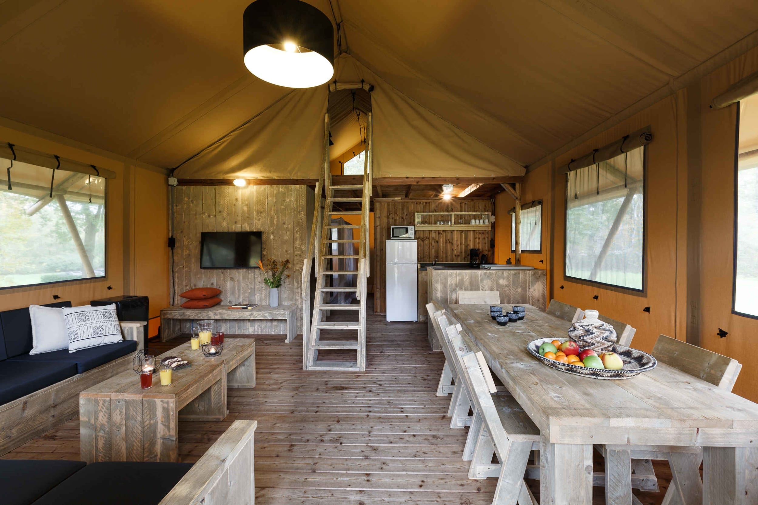 woonkamer-luxe-lodgetent-pauw-plus-8p-vakantie