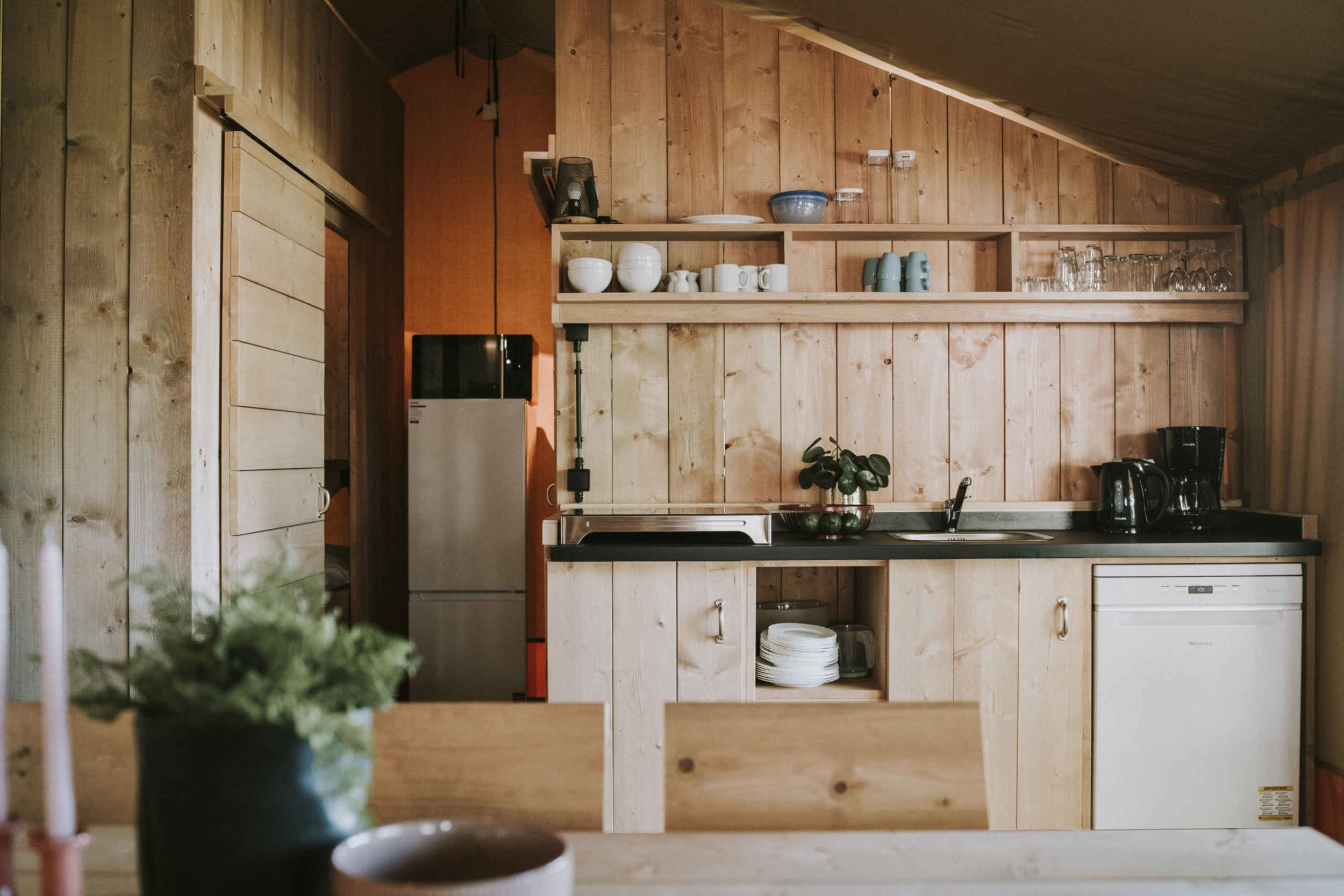 keuken-luxe-kids-lodgetent-pauw-vakantiepark-d